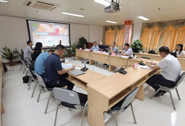 國家重點研發(fā)計劃項目課題任務(wù)“渣-土分離及固化穩(wěn)定化一體修復(fù)裝備”順利通過專家驗收2.jpg